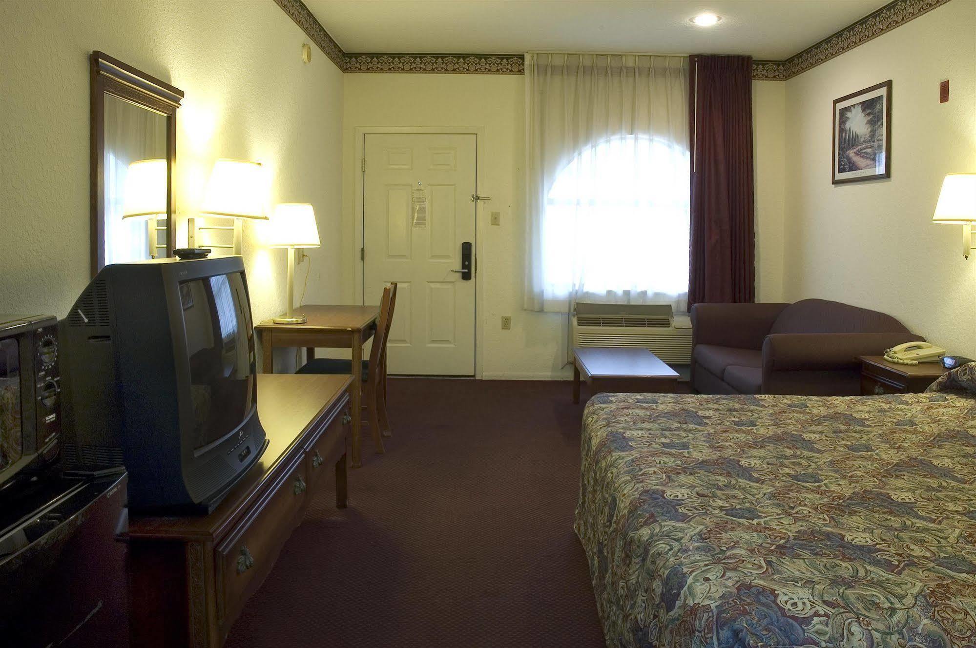 Budget Host Hempstead Inn Brookhollow/Energy Corridor Хьюстон Экстерьер фото